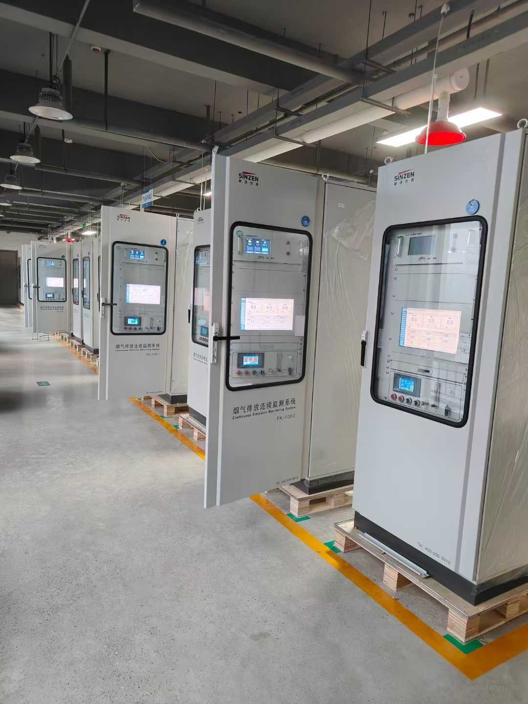 1736308123112704.jpg 煙氣在線監(jiān)測展示